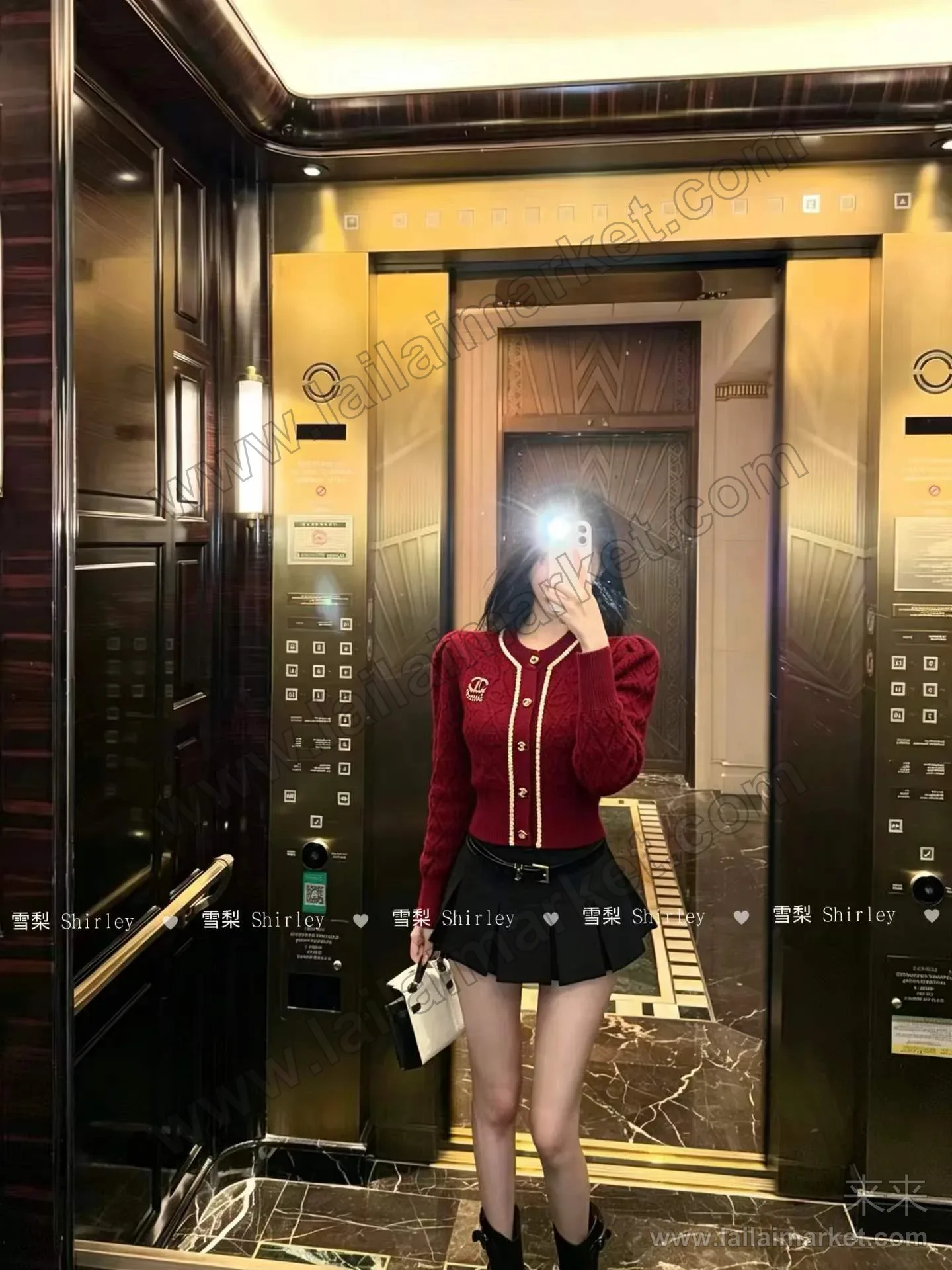 小香毛衣配胸针