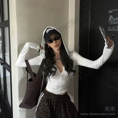 连帽半拉链卫衣