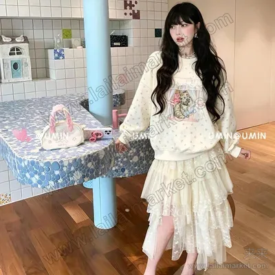 满印碎花蕾丝蝴蝶结卫衣