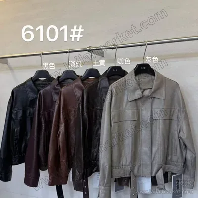 方领设计款外套