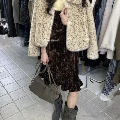 翻领豹纹皮毛一体外套