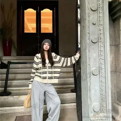 条纹连帽上衣
