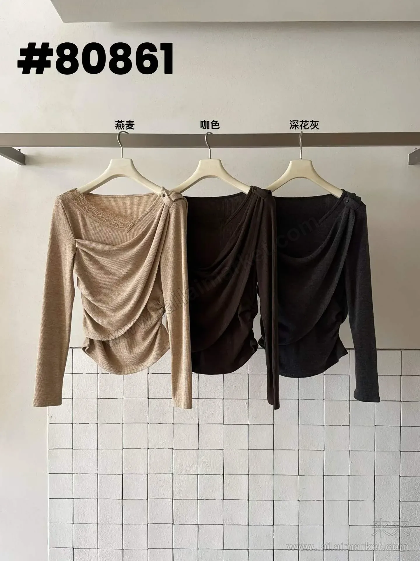 蕾丝拼接荡领上衣