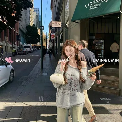 印花蕾丝露肩彩点毛衣